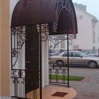 Кованый козырек для крыльца над входом